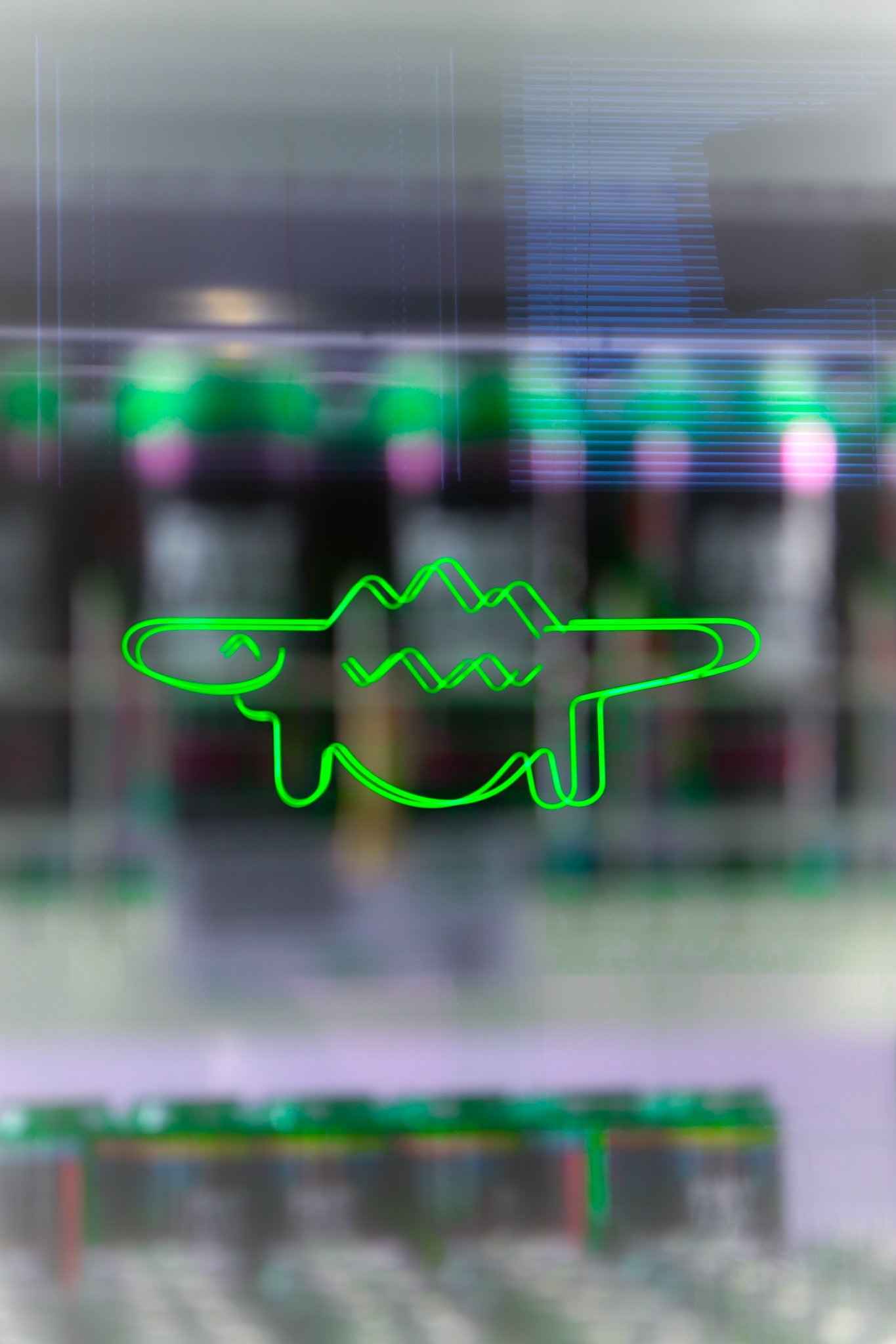 Neon_lizard_1080x1920